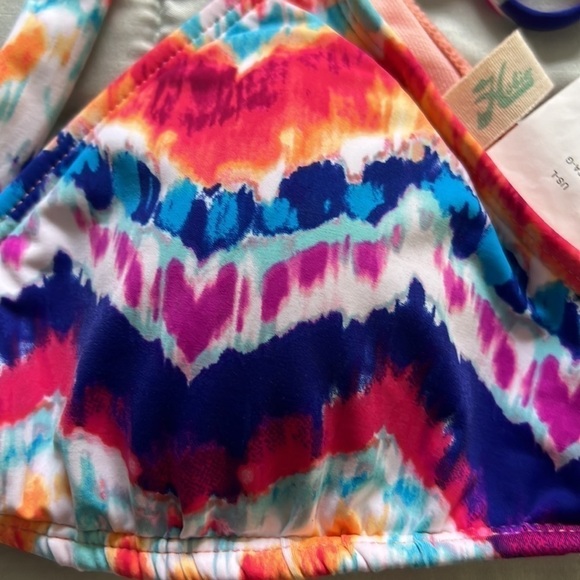 Hobie Chevron Ikat Print Bikini Top, has a wrap around strap & shoulder straps - Picture 15 of 16